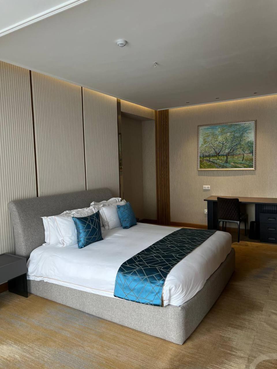 Sofia International Hotel บิชเคก ภายนอก รูปภาพ