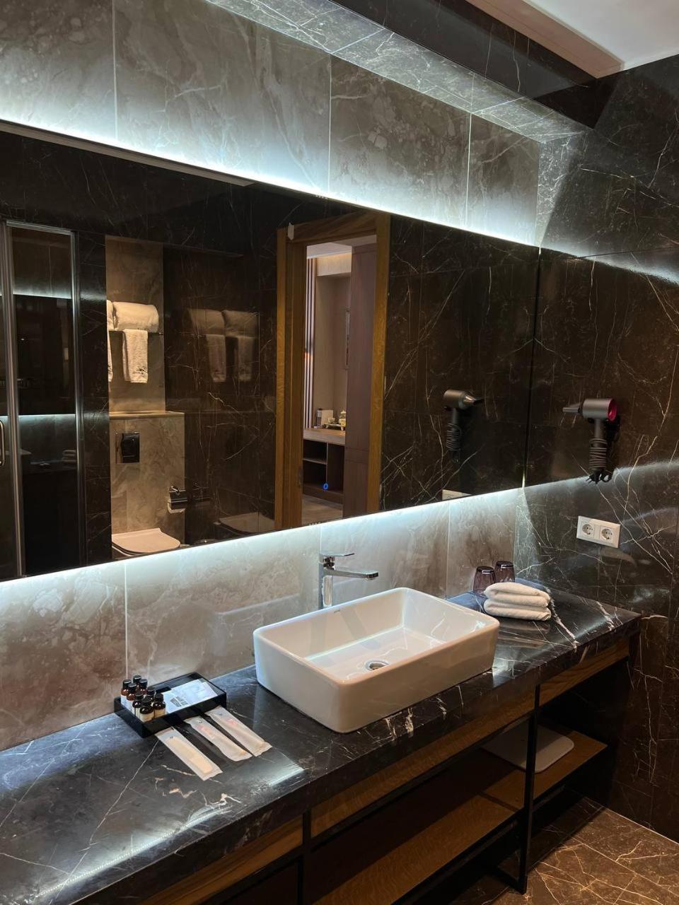 Sofia International Hotel บิชเคก ภายนอก รูปภาพ