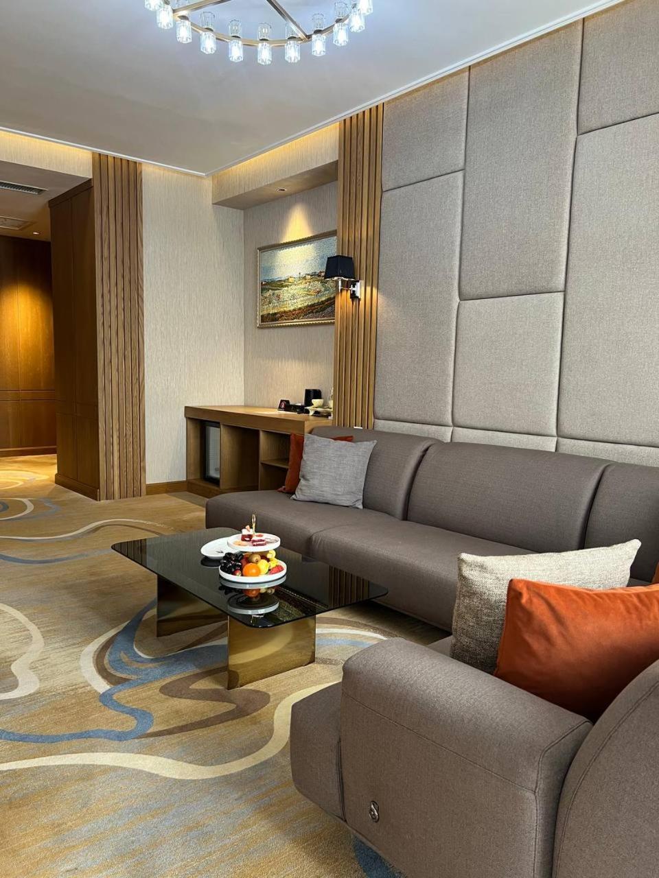 Sofia International Hotel บิชเคก ภายนอก รูปภาพ
